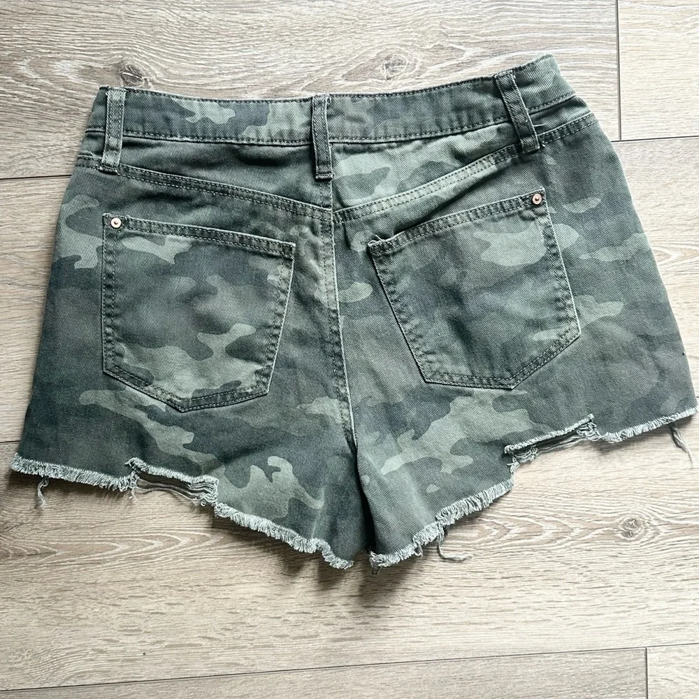 🌻4/$15🌻 •No Boundaries• high waisted shorts - Picture 3 of 5